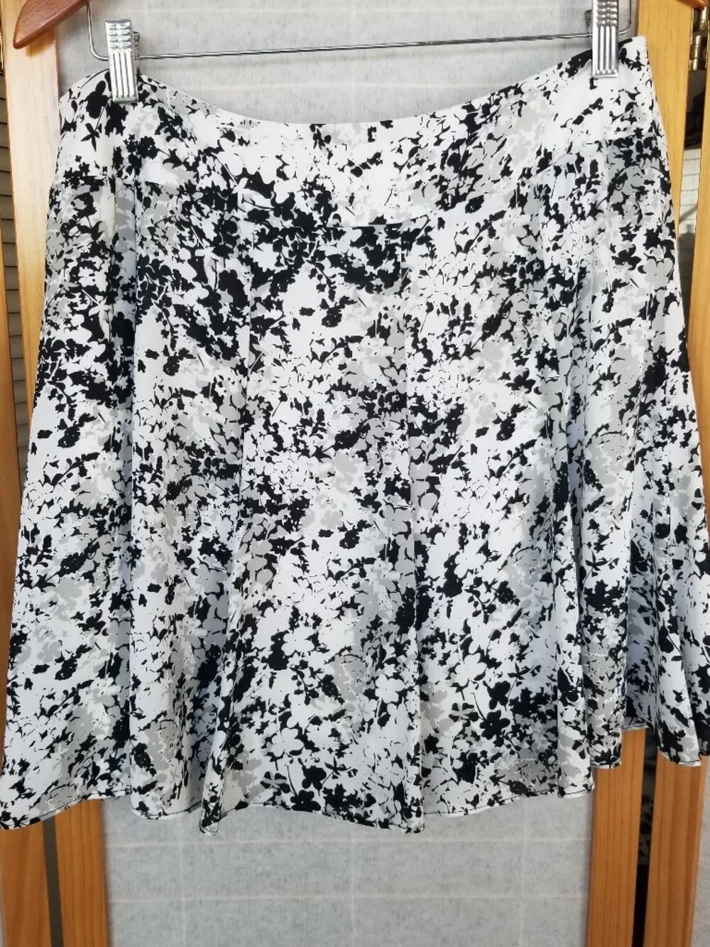 Nue Options White Printed Mini Skirt Size 12 Petite Lined Lightweight